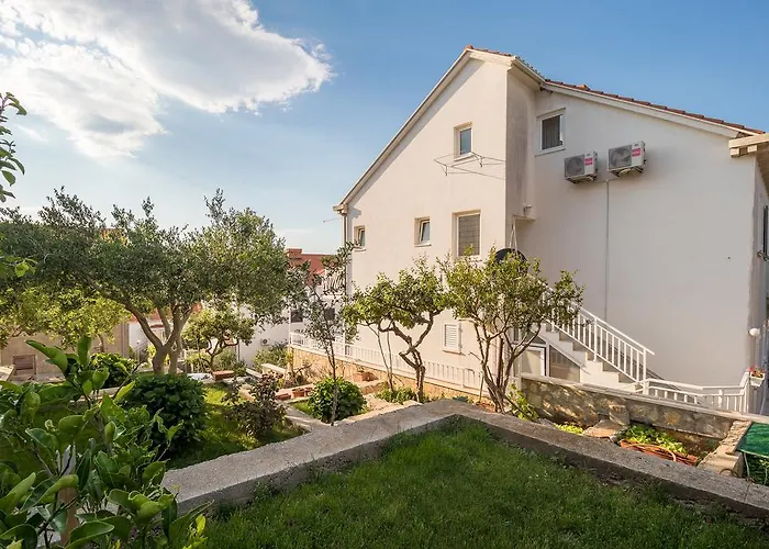 Apartments Pina