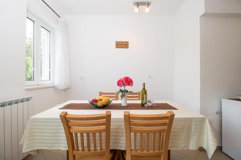 Pina Guesthouset 4*