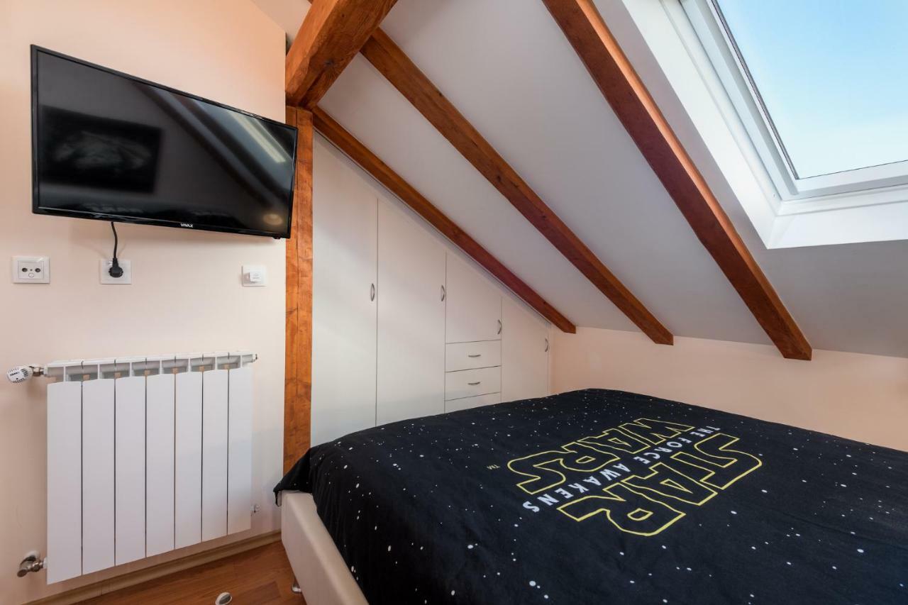 Pina Guesthouset 4*